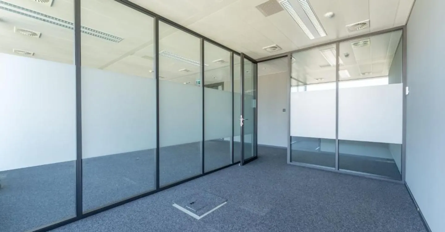 Administrative area of 292 m² on the 4th floor - large bright office spaces - Photo 3 of 7