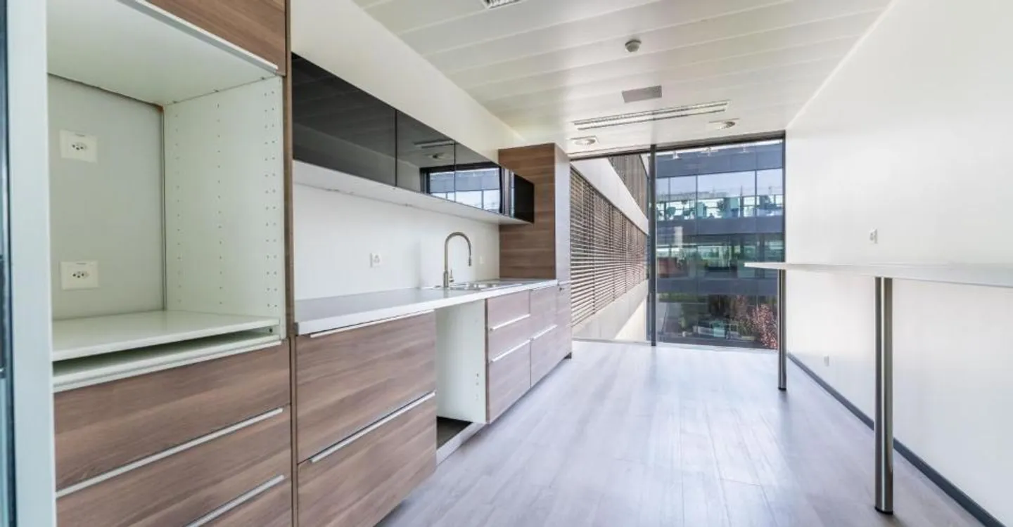 Administrative area of 292 m² on the 4th floor - large bright office spaces - Photo 6 of 7