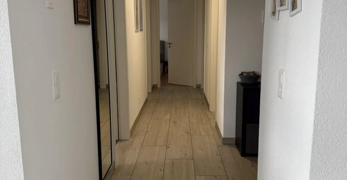 Spacious 4.5 room apartment in Sion – Bright and quiet - Photo 8 of 11