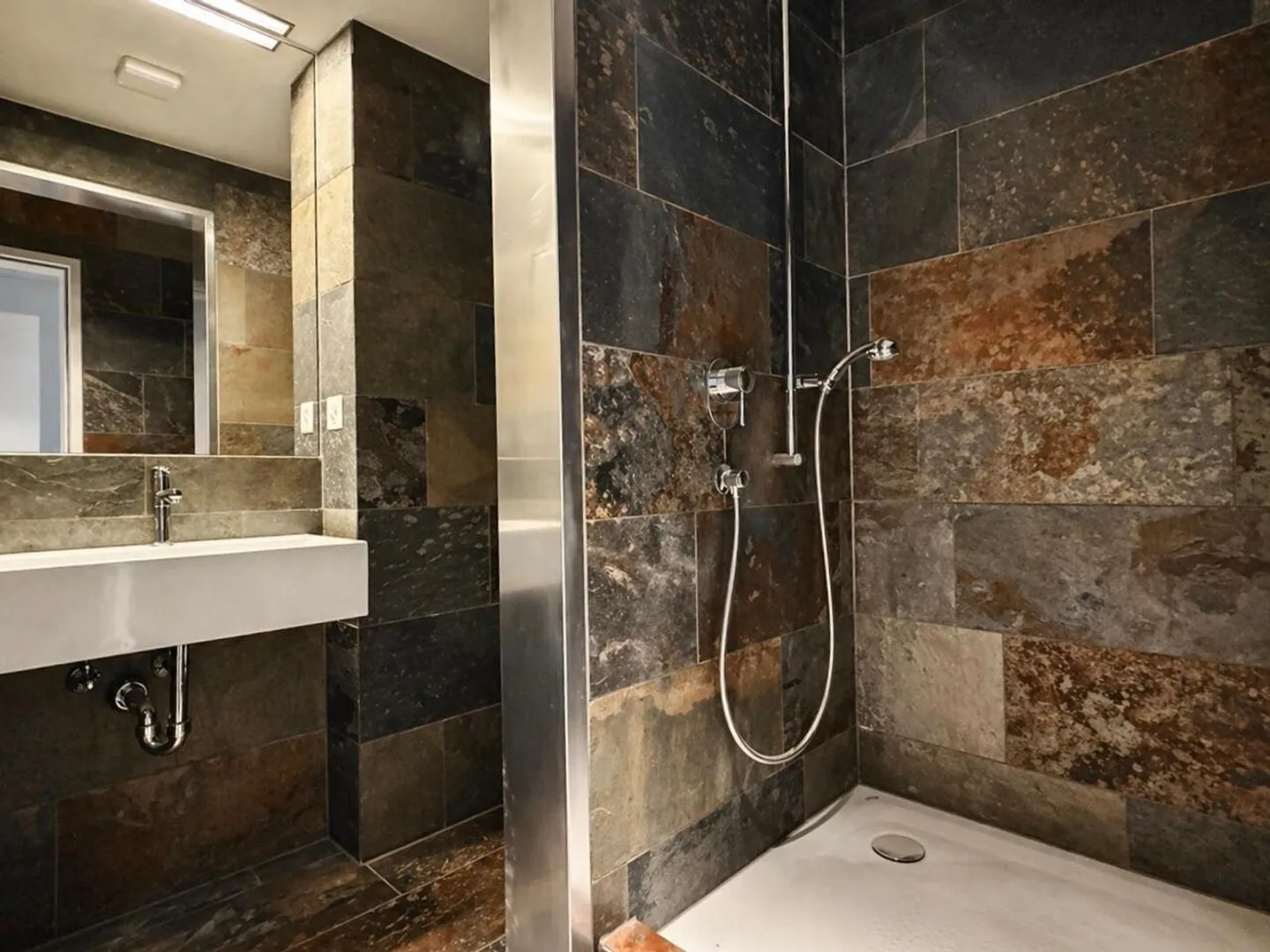 Urban Luxury in the Heart of Winterthur! - Photo 11 of 13