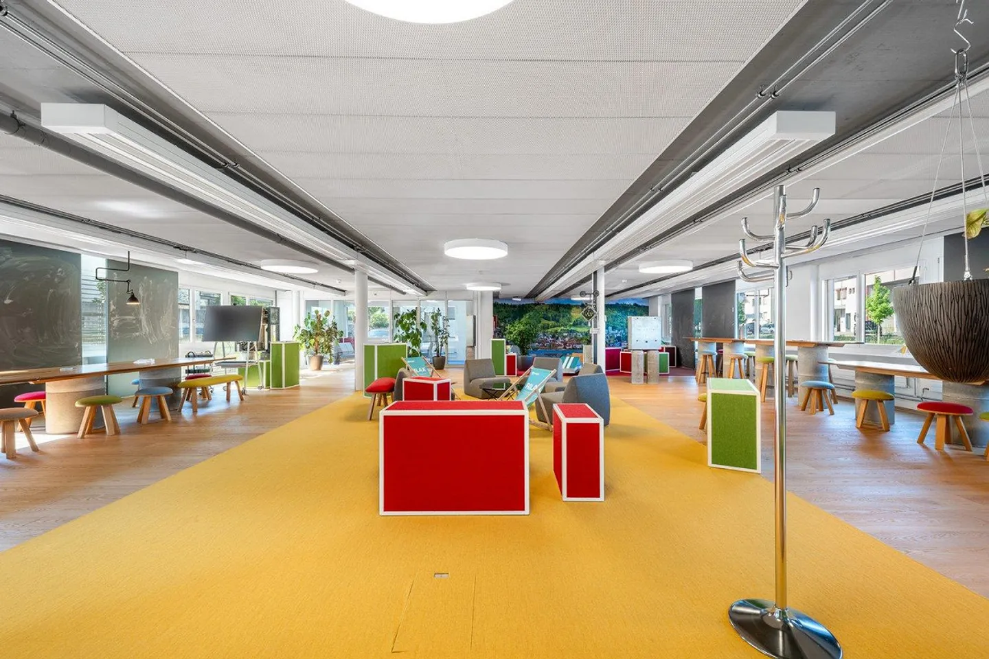 Modernes Bürogebäude in Baar - Foto 6 von 13