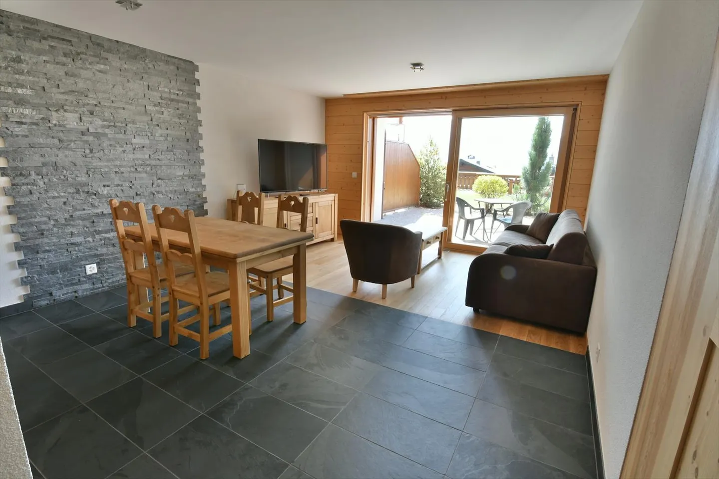 Sehr schöne 2,5-Zimmer-Wohnung in einer prestigeträchtigen Residenz in Ovronnaz/VS - Foto 2 von 12