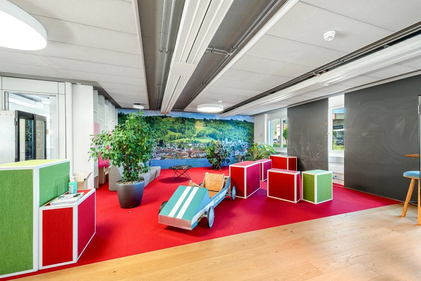 Modernes Bürogebäude in Baar - Foto 9 von 13
