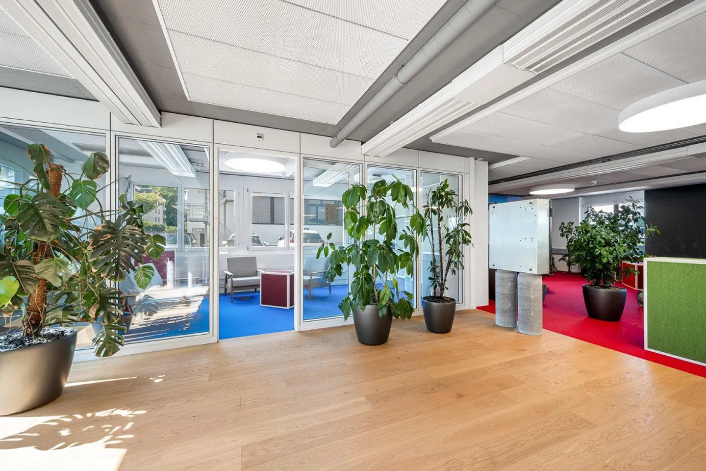 Modernes Bürogebäude in Baar - Foto 10 von 13