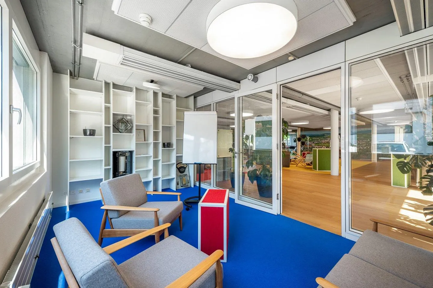 Modernes Bürogebäude in Baar - Foto 11 von 13
