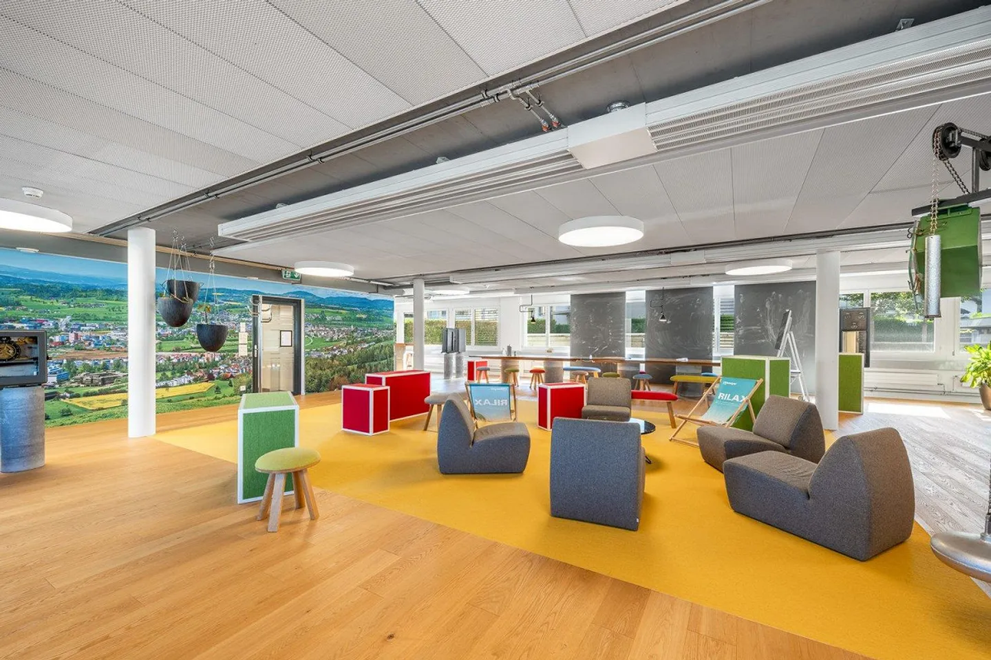 Modernes Bürogebäude in Baar - Foto 8 von 13