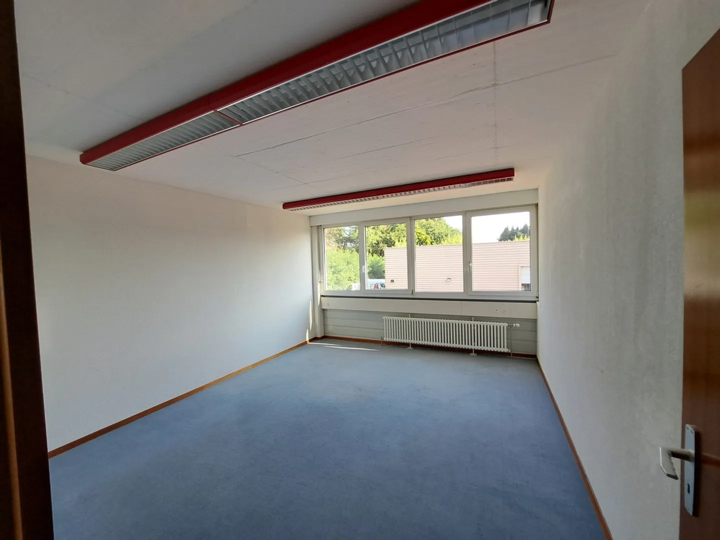 Commercial space for rent - Photo 1 of 5