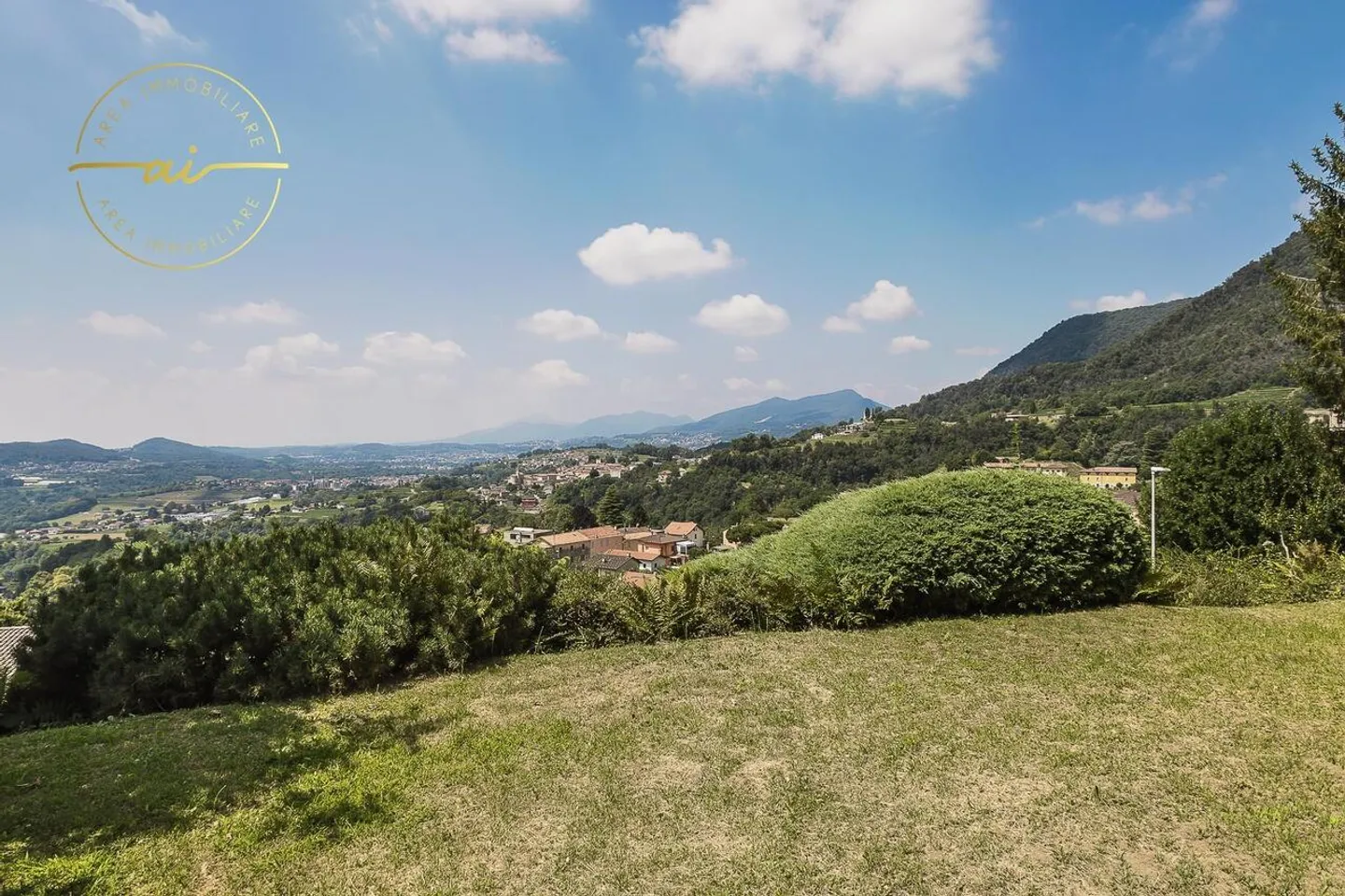 PRESTIGIOSA VILLA BIFAMILIARE CON PISCINA E AMPI SPAZI - Foto 4 di 13