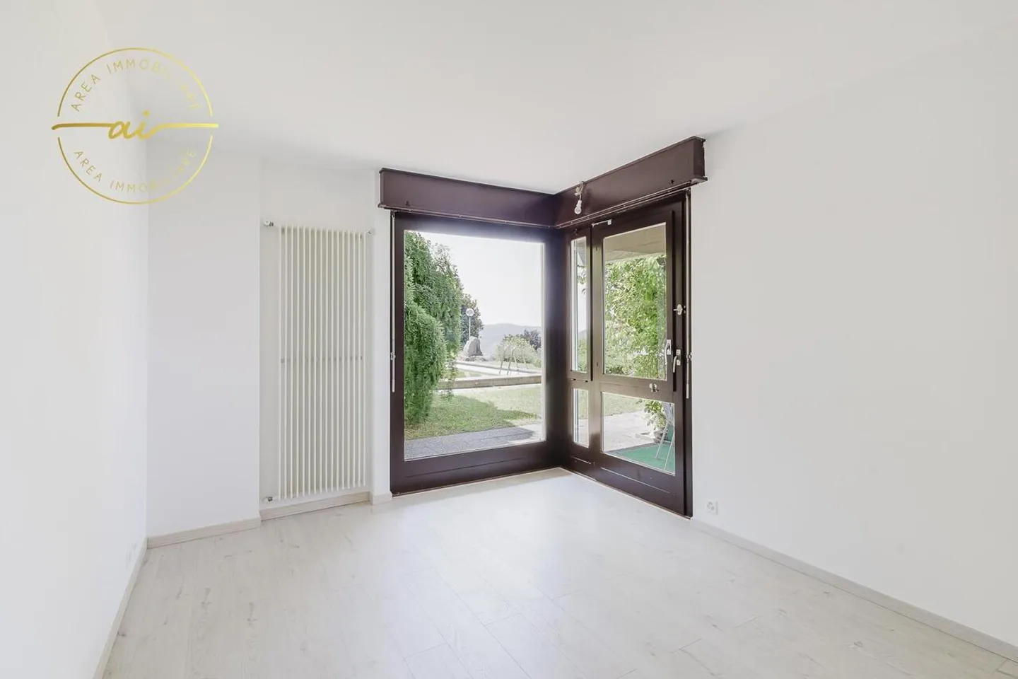PRESTIGIOSA VILLA BIFAMILIARE CON PISCINA E AMPI SPAZI - Foto 7 di 13