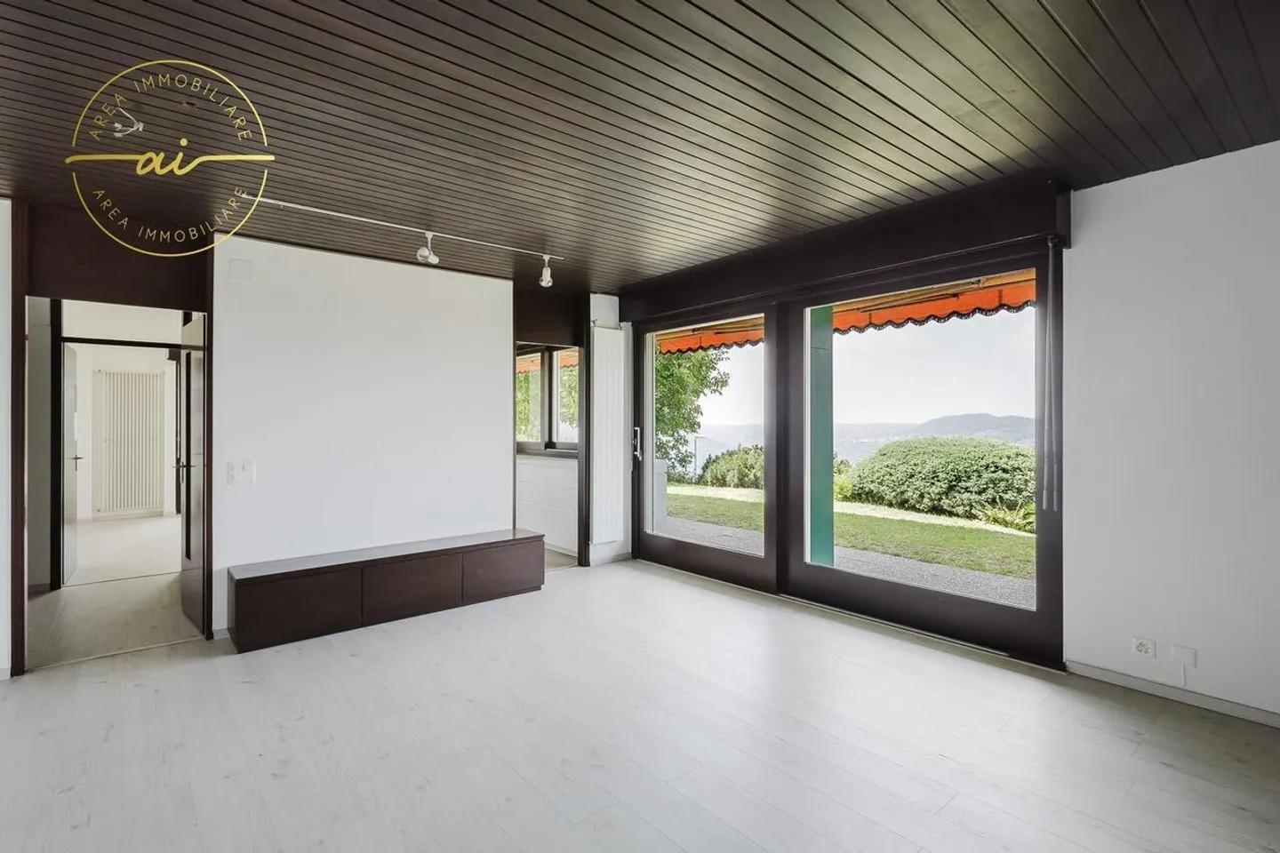PRESTIGIOSA VILLA BIFAMILIARE CON PISCINA E AMPI SPAZI - Foto 10 di 13