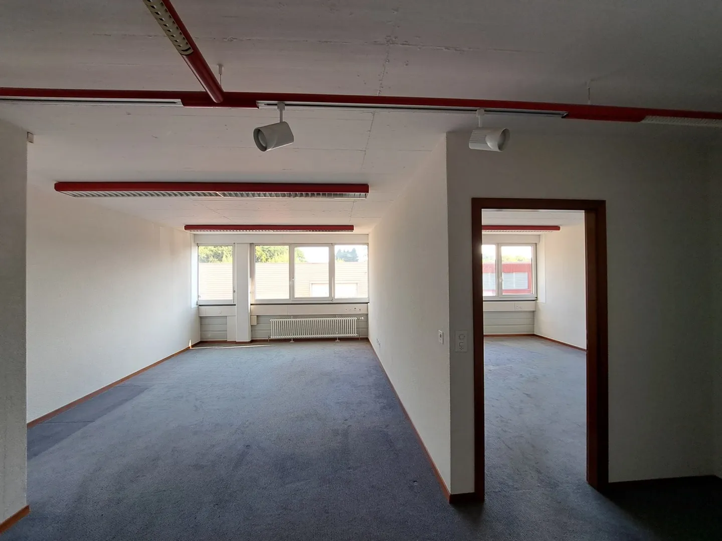 Commercial space for rent - Photo 3 of 5