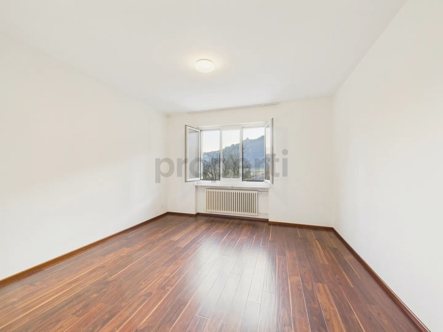 Elegante Villa Bifamiliare a Purasca - Foto 8 di 13