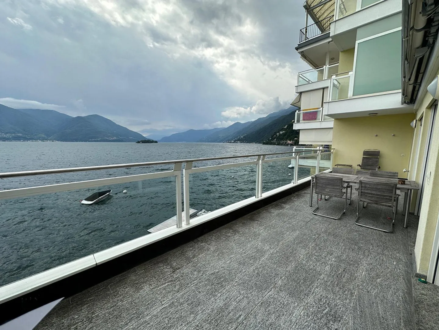 Exclusive 4.5-room apartment directly on the lake - Photo 5 of 16