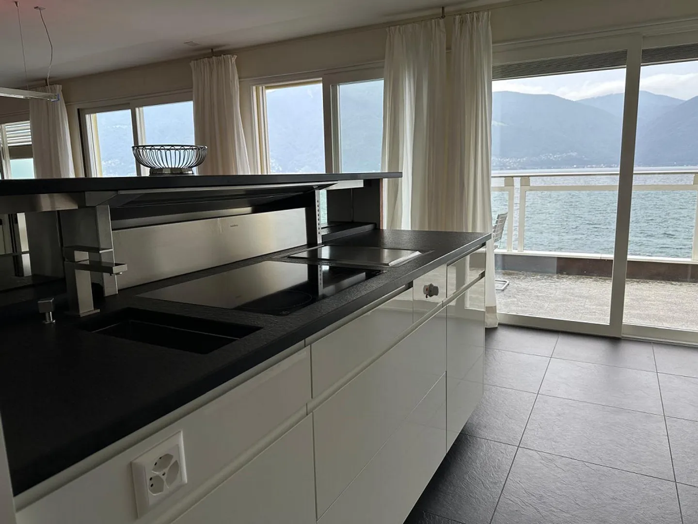 Exclusive 4.5-room apartment directly on the lake - Photo 6 of 16