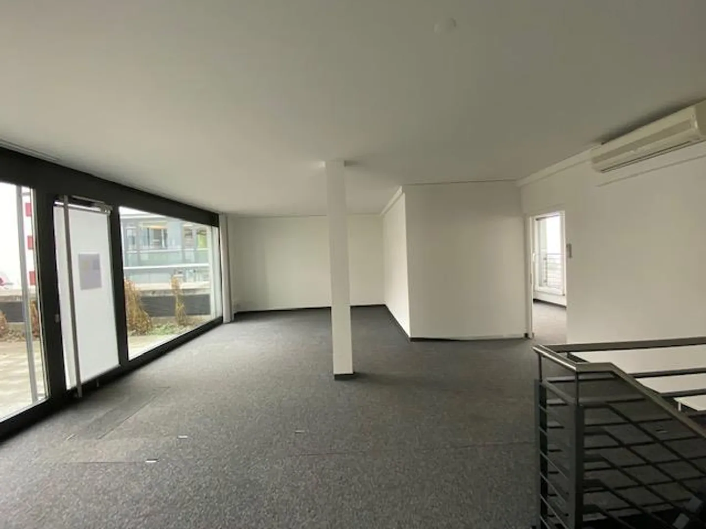 Locaux commerciaux au centre de Schwyz - Photo 3 sur 6