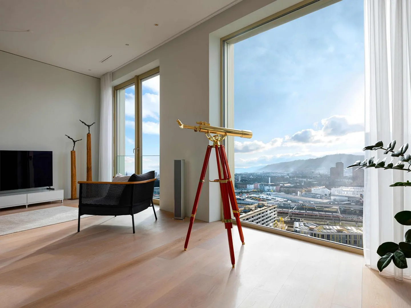 Exclusive 4½-Room Penthouse Apartment in the Mobimo Tower - Photo 1 of 5