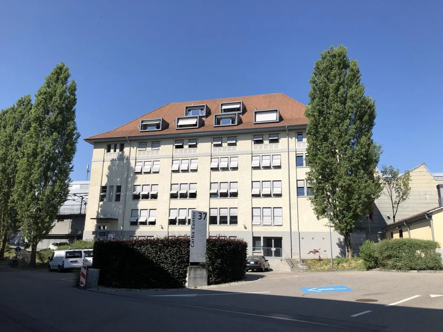 Beautiful penthouse apartment in Liebefeld for rent - Photo 1 of 12