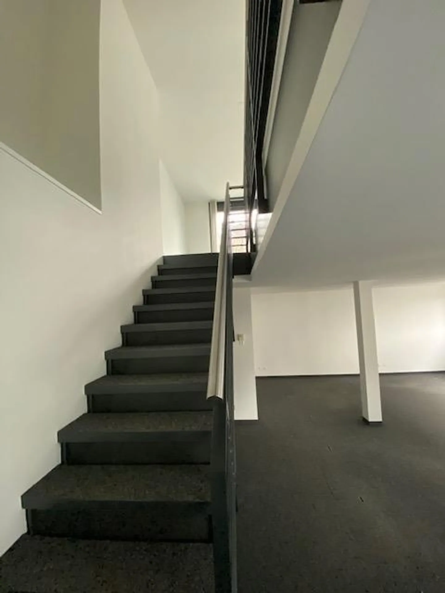 Locaux commerciaux au centre de Schwyz - Photo 5 sur 6