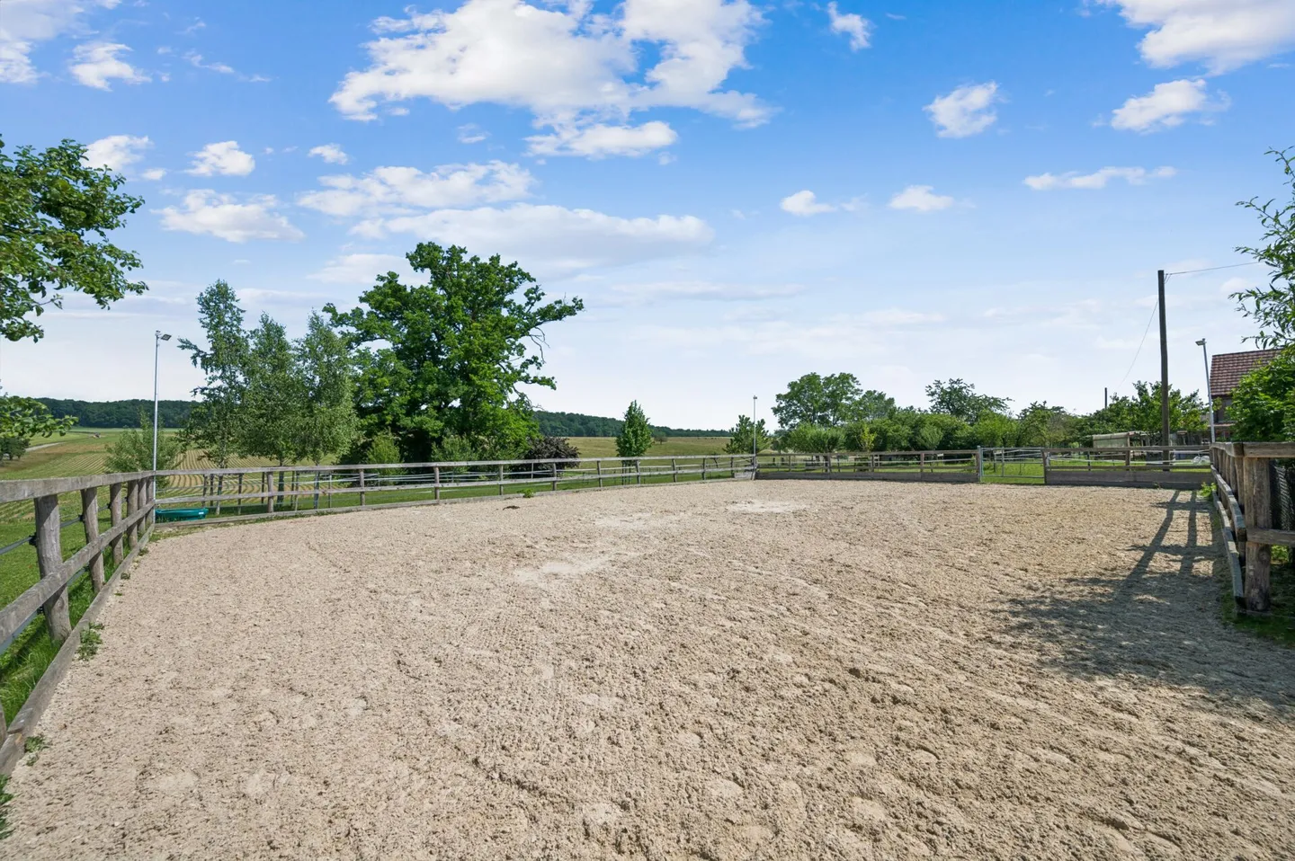 PROPRIÉTÉ ÉQUESTRE RÉNOVÉE DANS UN ENVIRONNEMENT IDYLLIQUE POUR L'ÉLEVAGE PRIVÉ DE CHEVAUX - Photo 7 sur 10