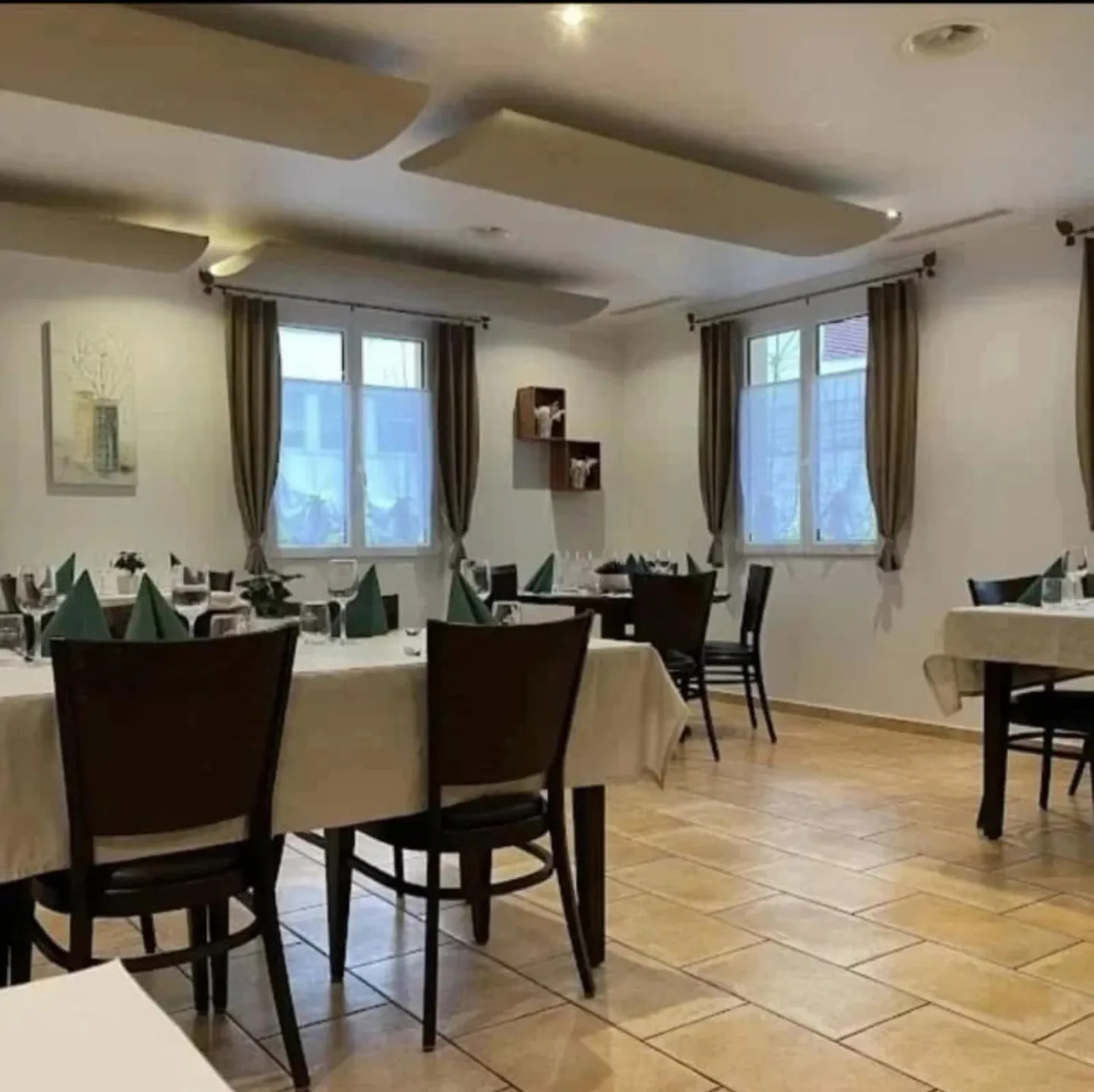 Ideally Located Restaurant - Photo 6 of 13