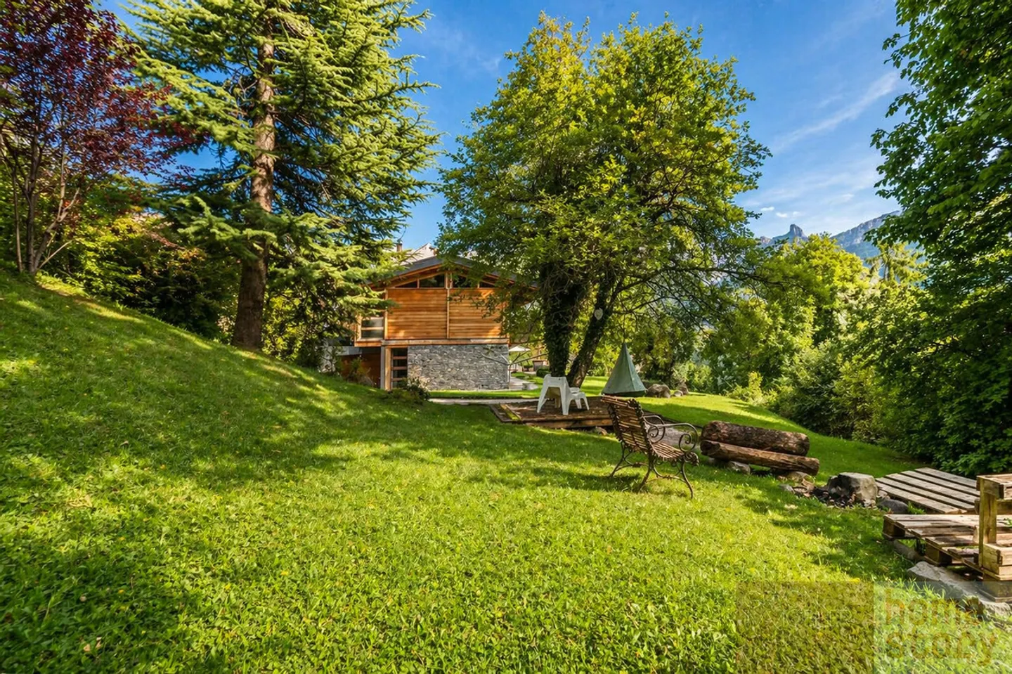Charming Family Chalet - Photo 39 of 42