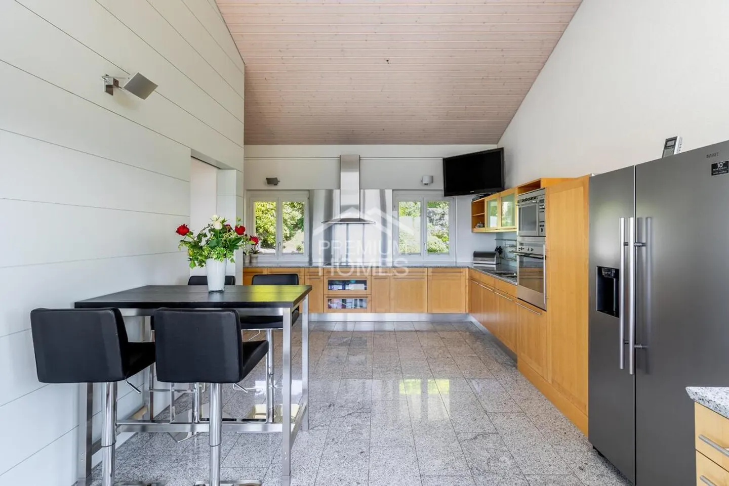 Luxury Villa with Lake View - Photo 6 of 13