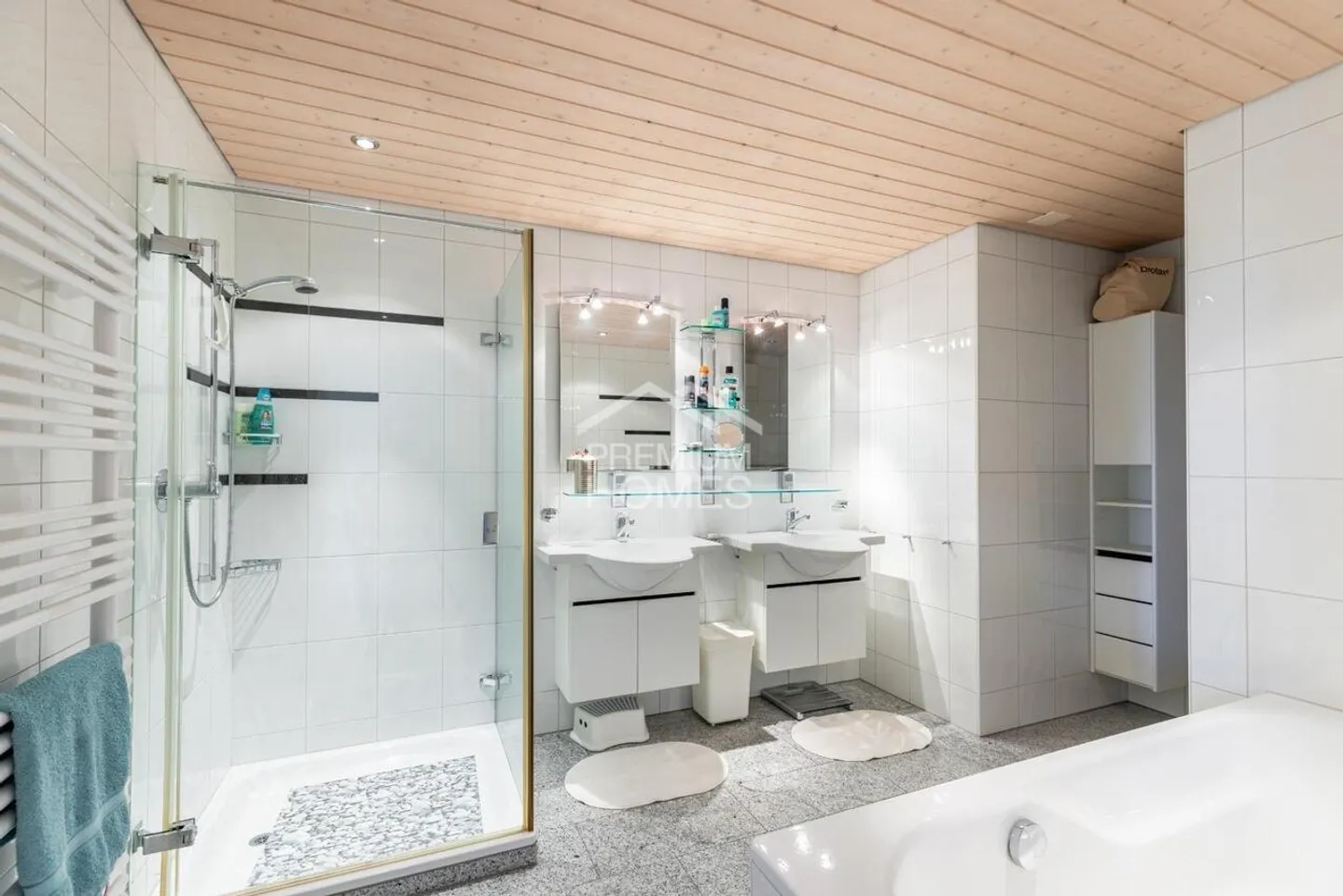 Luxury Villa with Lake View - Photo 9 of 13