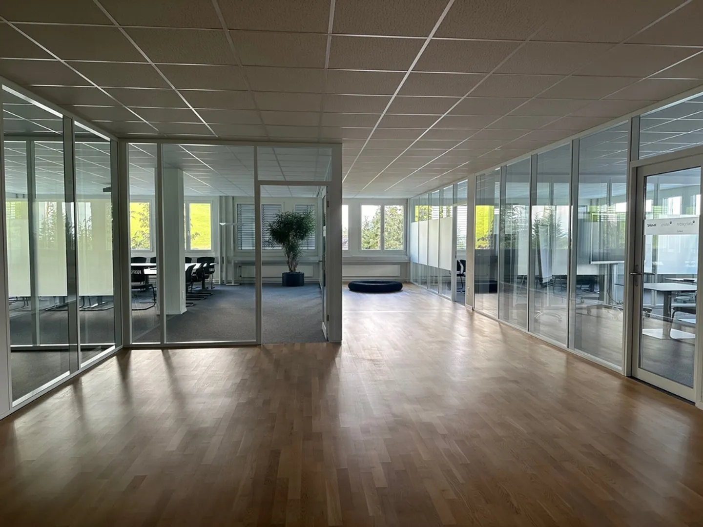 Travail créatif facilité ! Espace de bureau à louer 374m2. - Photo 2 sur 7