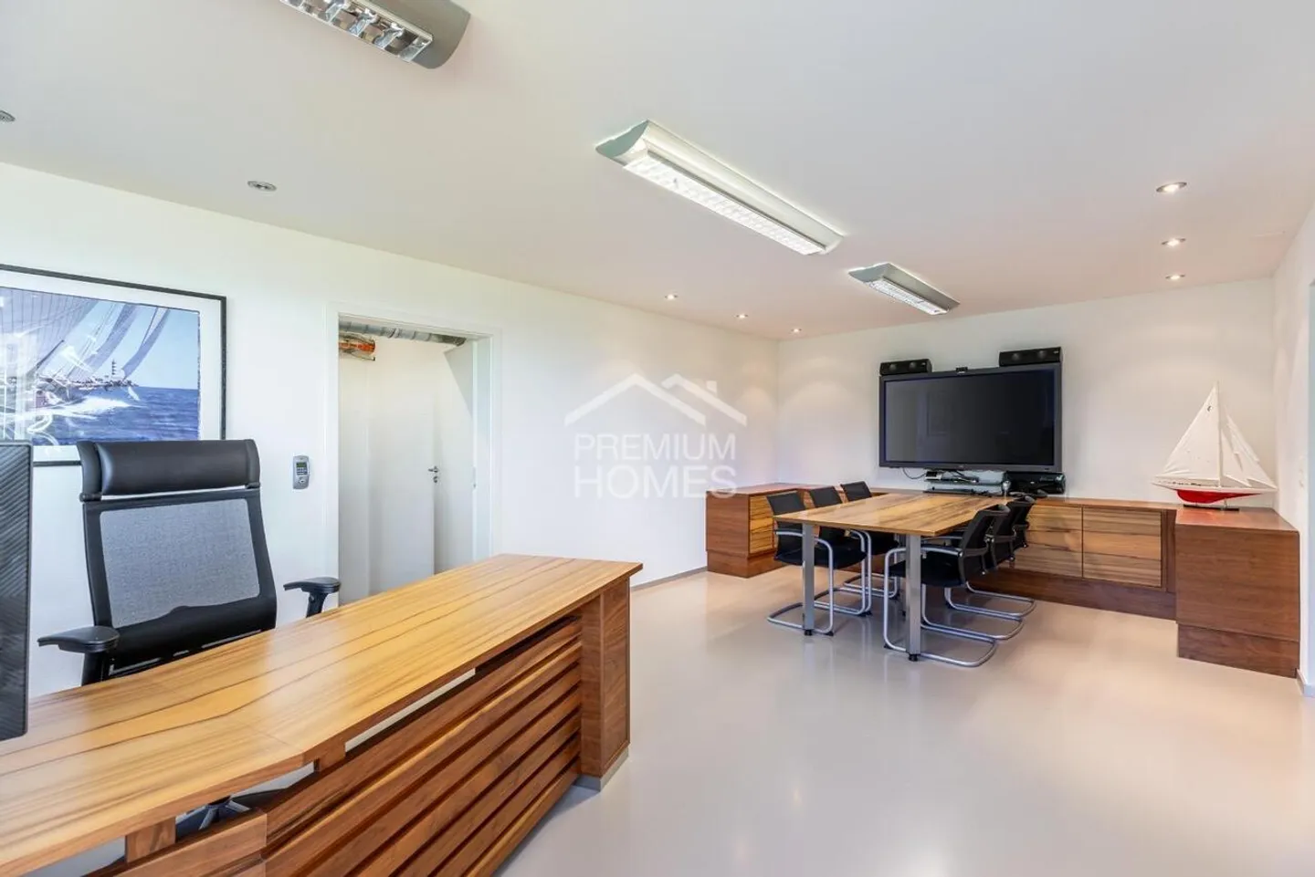 Luxury Villa with Lake View - Photo 11 of 13