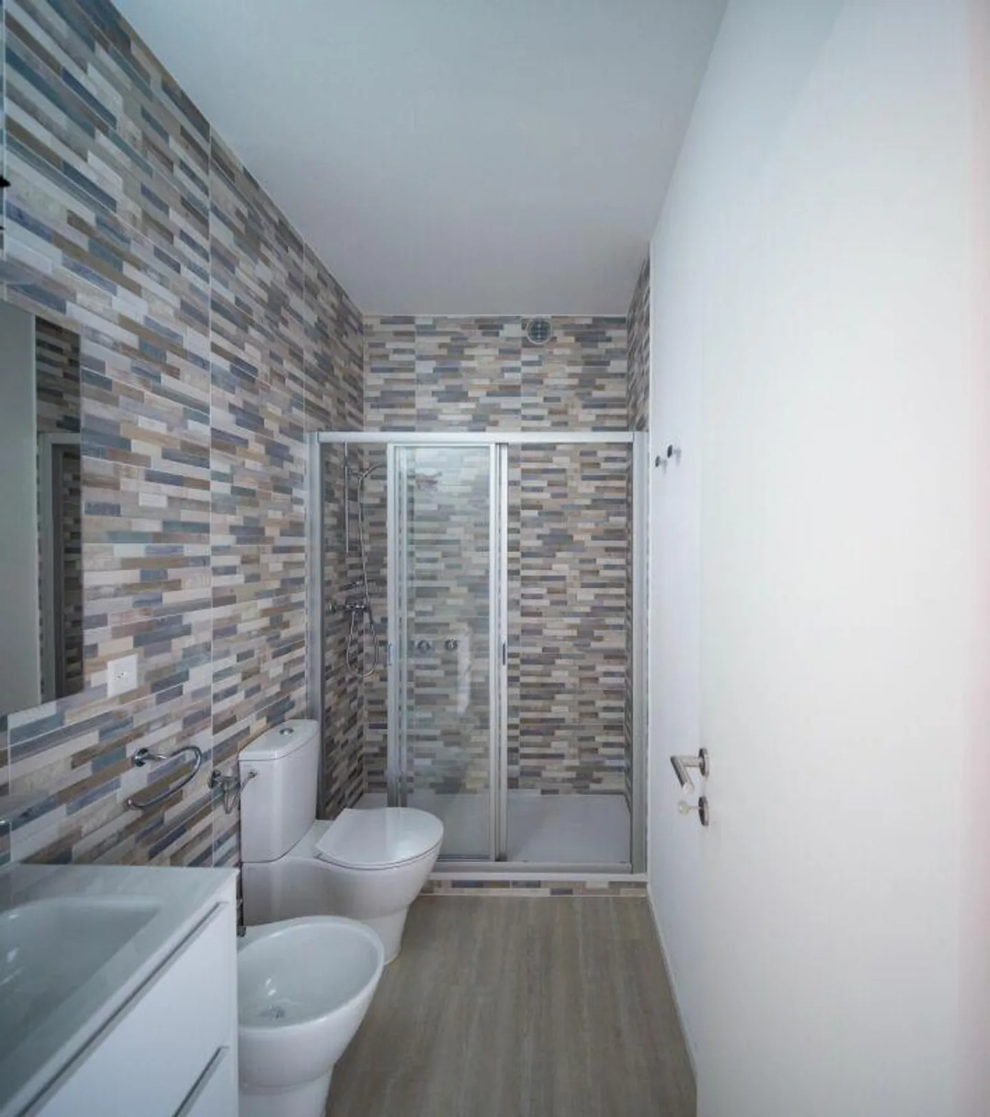 8900 Chiasso, Via G. Guisan 21a, Wohnung Nr. 2140 - Foto 4 von 5