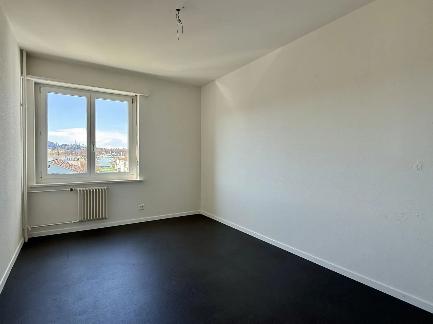 Charming Apartment with Mountain View - Photo 4 of 7