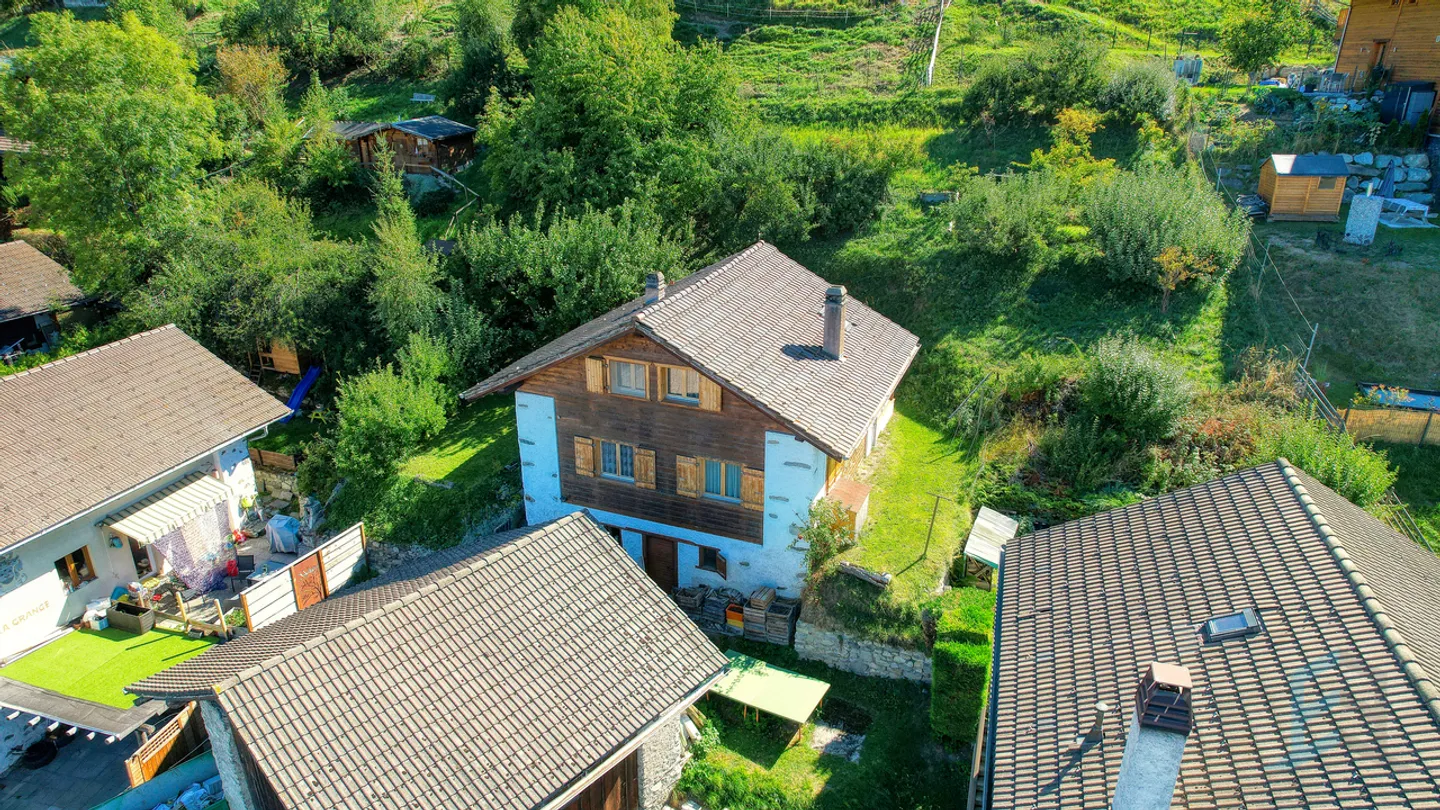 EXCLUSIVITY Magnificent 4 ½ room chalet with panoramic view in Erdesson - Photo 1 of 17