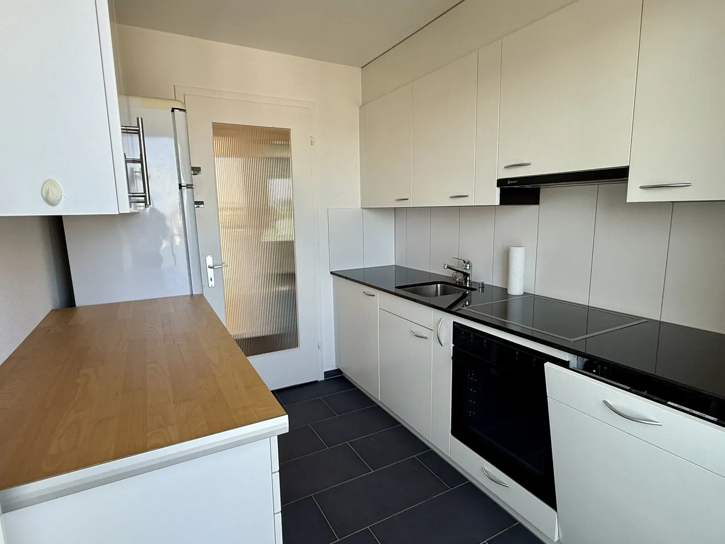 Charming Apartment with Mountain View - Photo 5 of 7