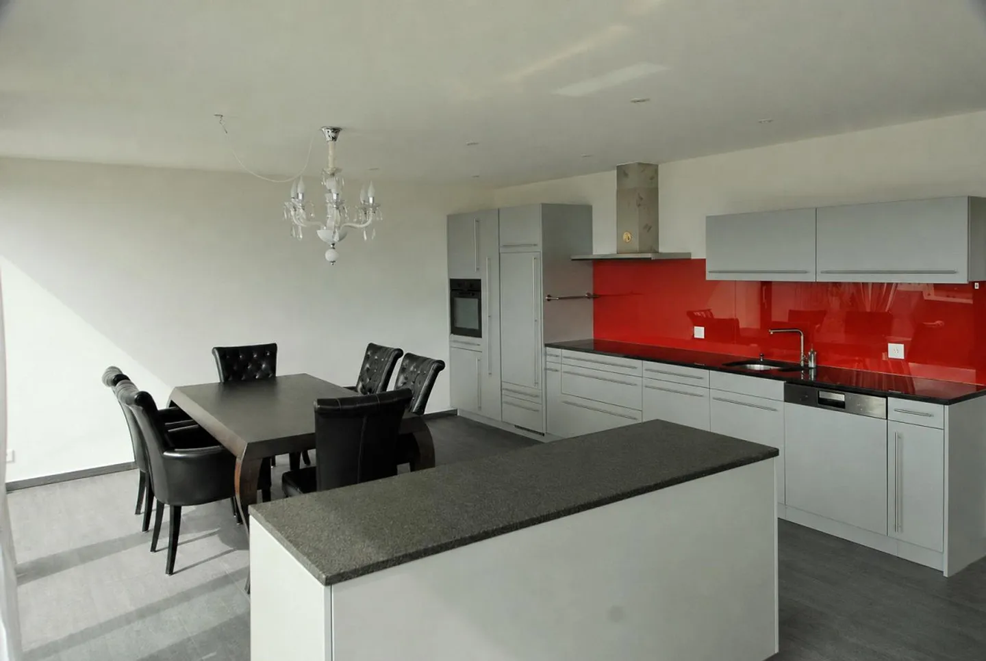 Exclusive penthouse apartment with large terrace and stunning mountain view - Photo 3 of 12