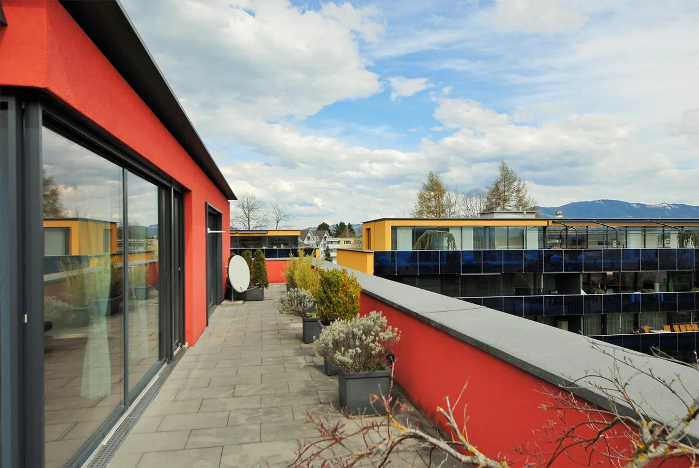 Exclusive penthouse apartment with large terrace and stunning mountain view - Photo 10 of 12