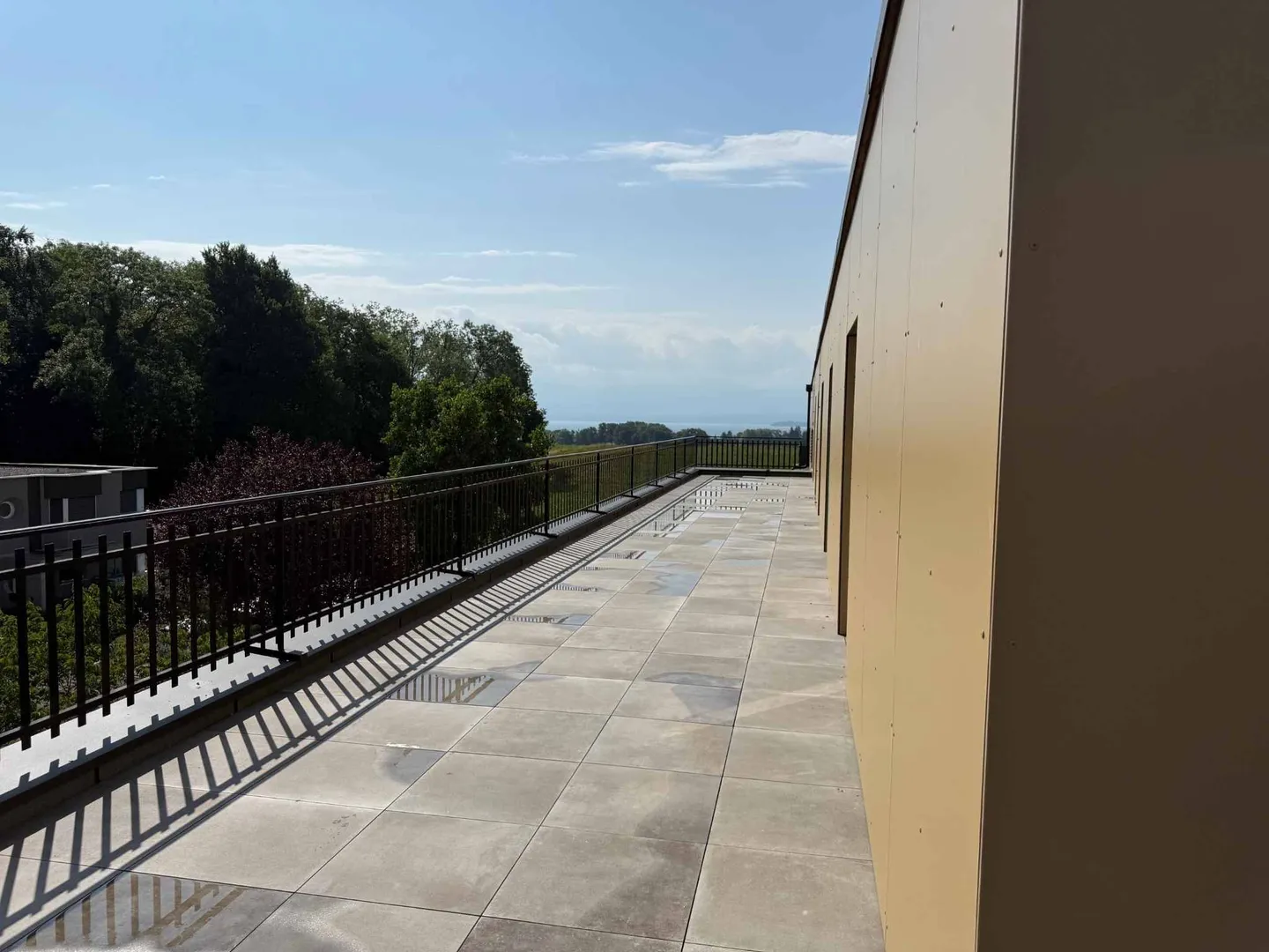 Office Space with Terrace - Photo 3 of 5