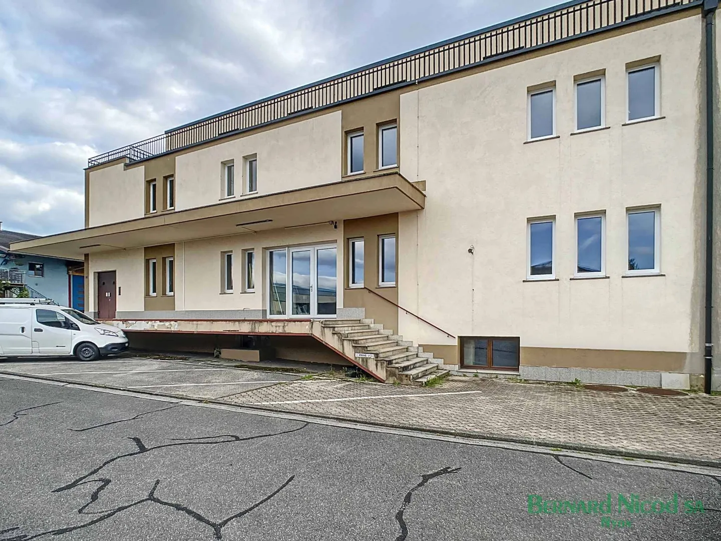 Office Space with Terrace - Photo 4 of 5