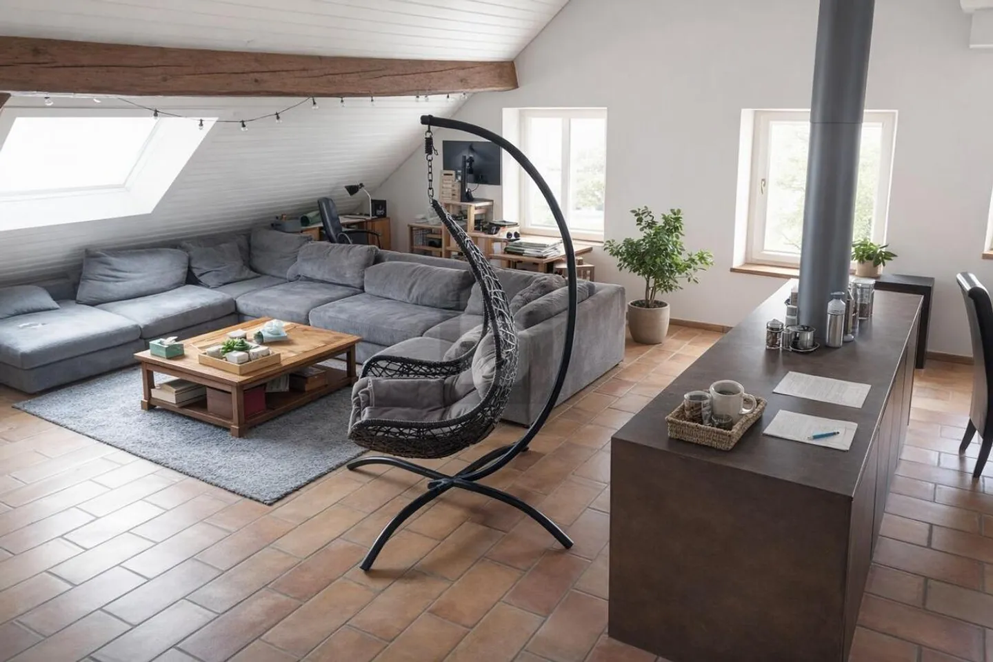 Charming Apartment with Lake View - Photo 3 of 6