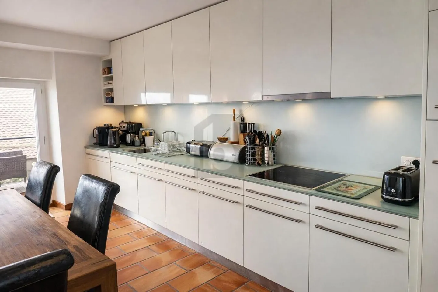 Charming Apartment with Lake View - Photo 5 of 6