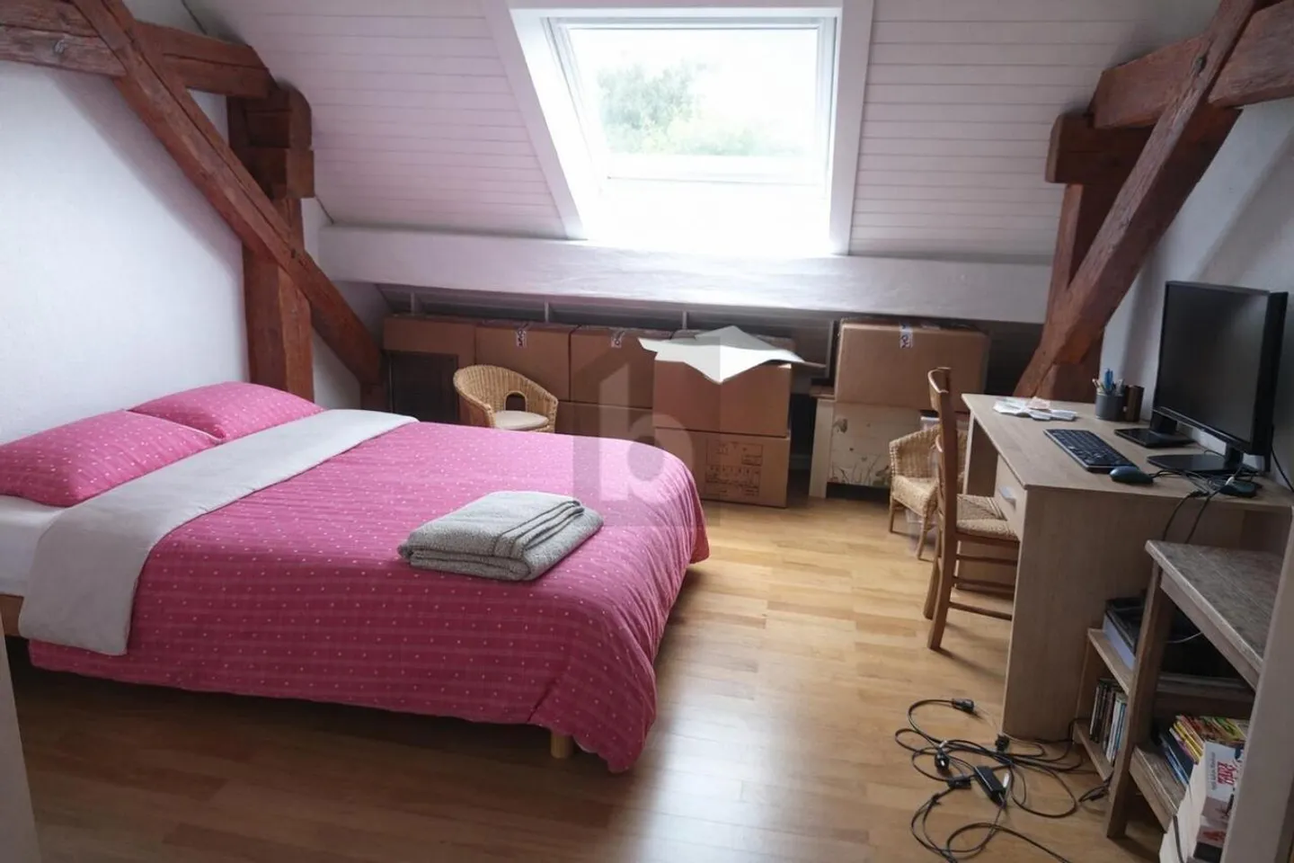 Charming Apartment with Lake View - Photo 4 of 6