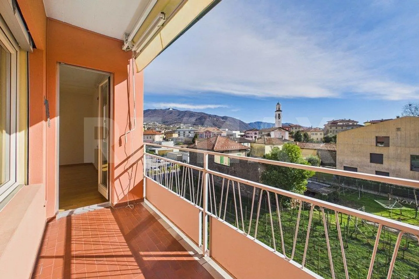 Coldrerio - 3.5 Rooms on the Top Floor with a View - Photo 9 of 12