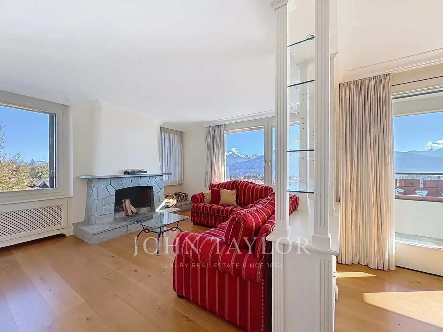 Crans-Montana Centro, 4,5 locali con accesso diretto alle piste, balcone sud e vista sulle Alpi - Foto 2 di 12