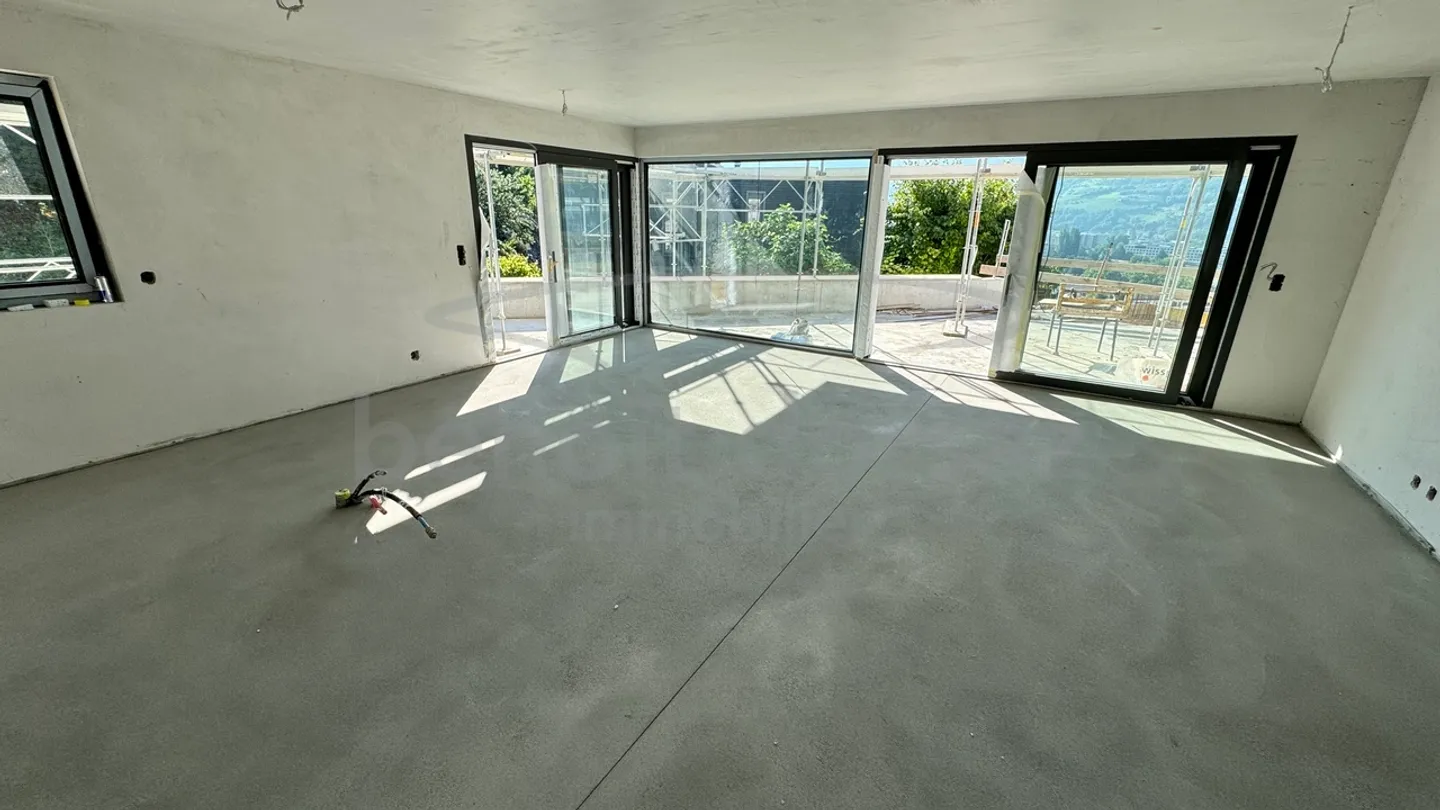 Dernière chance : appartement de 4,5 pièces avec grand jardin. - Photo 2 sur 7