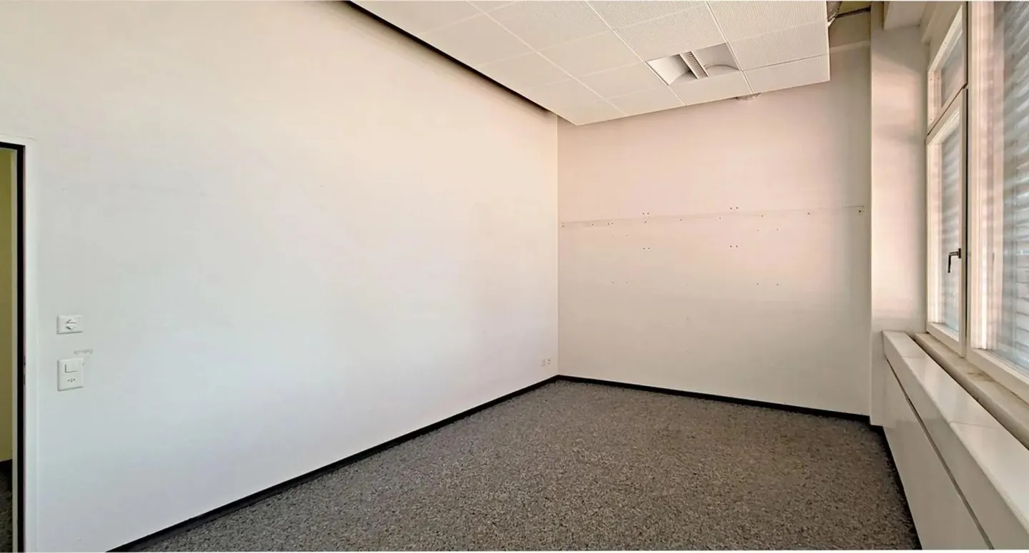 Commercial à louer, Stationsstrasse 33, à Bülach (district), Suisse - Photo 1 sur 7