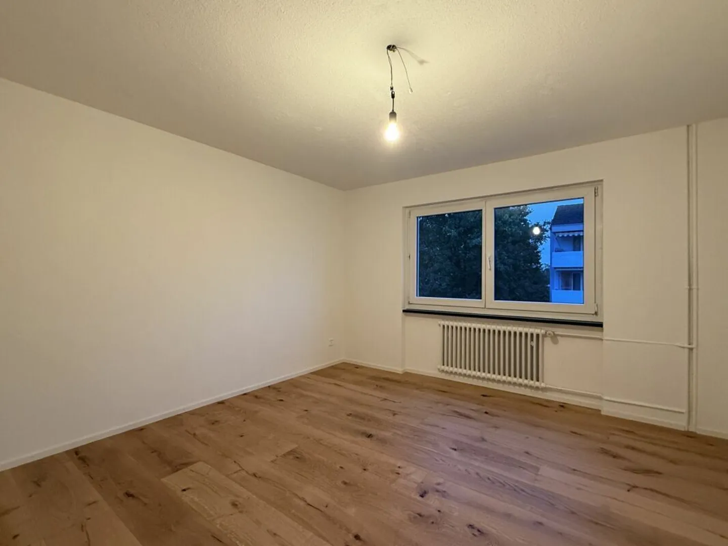 Prima occupazione dopo ristrutturazione totale: Moderno appartamento con 4 camere in una posizione tranquilla e soleggiata con garage singolo - Foto 8 di 17