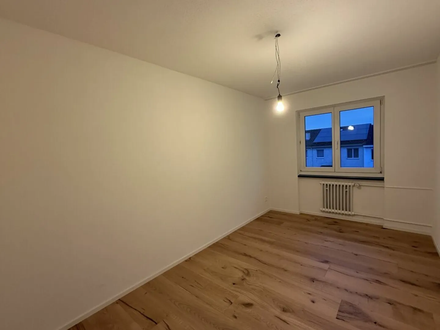 Prima occupazione dopo ristrutturazione totale: Moderno appartamento con 4 camere in una posizione tranquilla e soleggiata con garage singolo - Foto 10 di 17