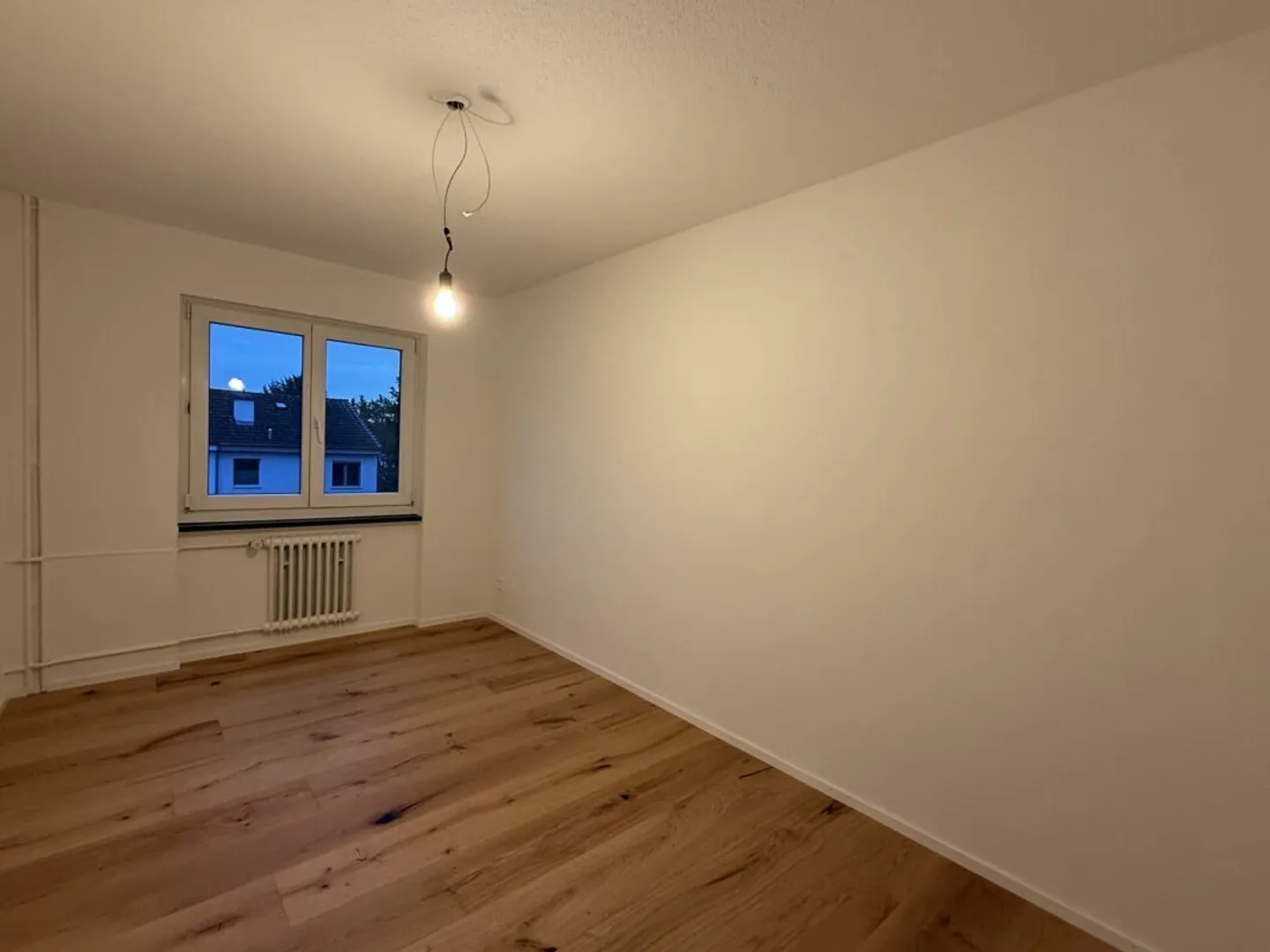 Prima occupazione dopo ristrutturazione totale: Moderno appartamento con 4 camere in una posizione tranquilla e soleggiata con garage singolo - Foto 9 di 17