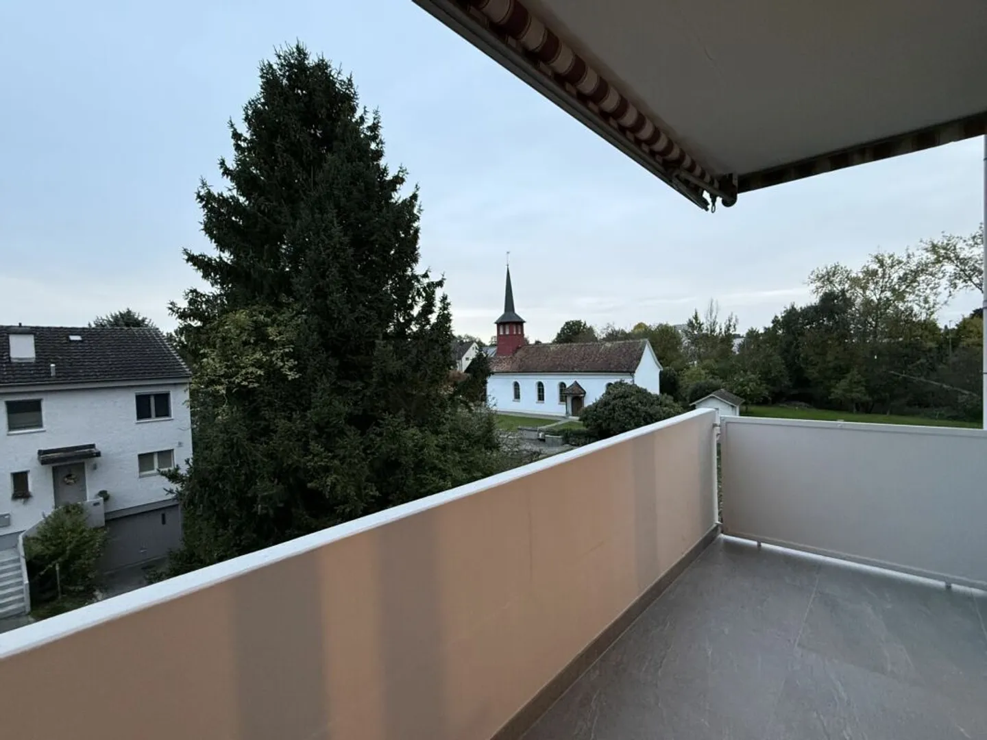 Prima occupazione dopo ristrutturazione totale: Moderno appartamento con 4 camere in una posizione tranquilla e soleggiata con garage singolo - Foto 11 di 17