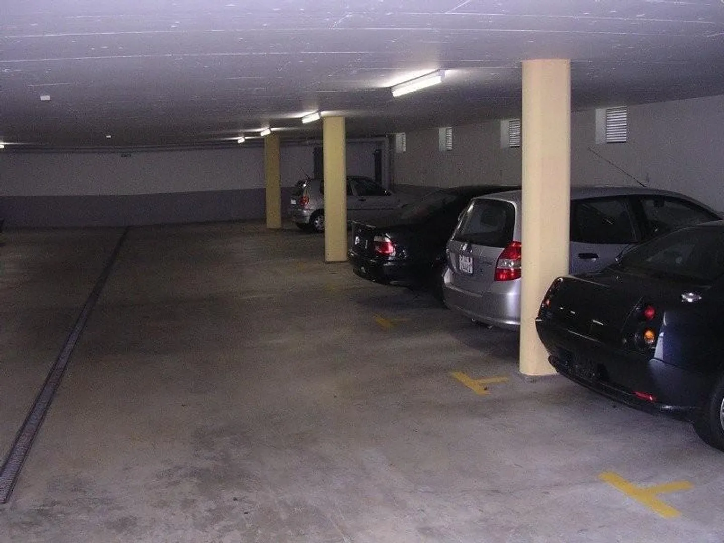 Place de parking pour moto à louer à Seewen - Photo 2 sur 2