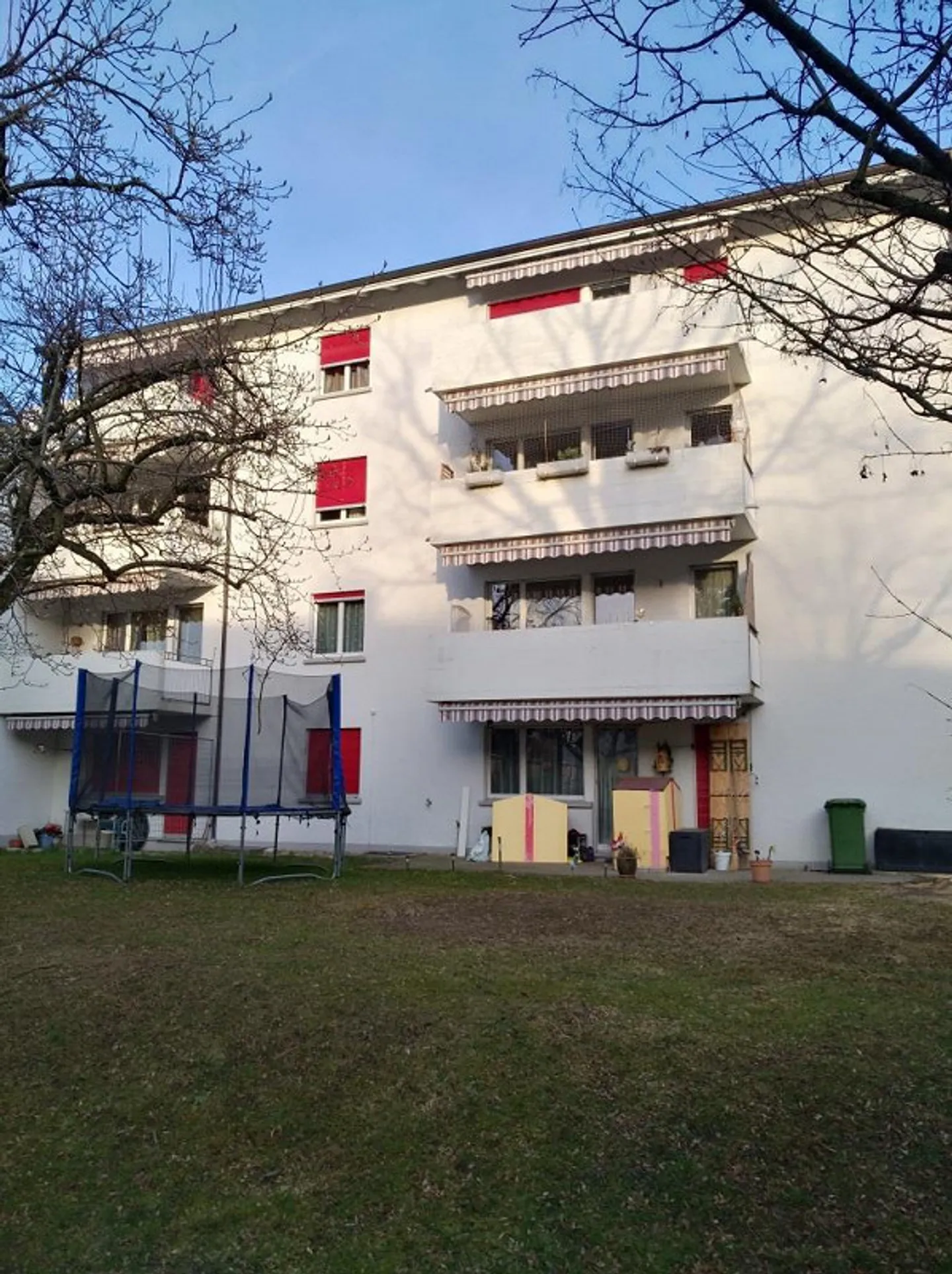 Belle, lumineuse et calme appartement de 4 1/2 pièces au dernier étage avec balcon ouest - Photo 1 sur 13